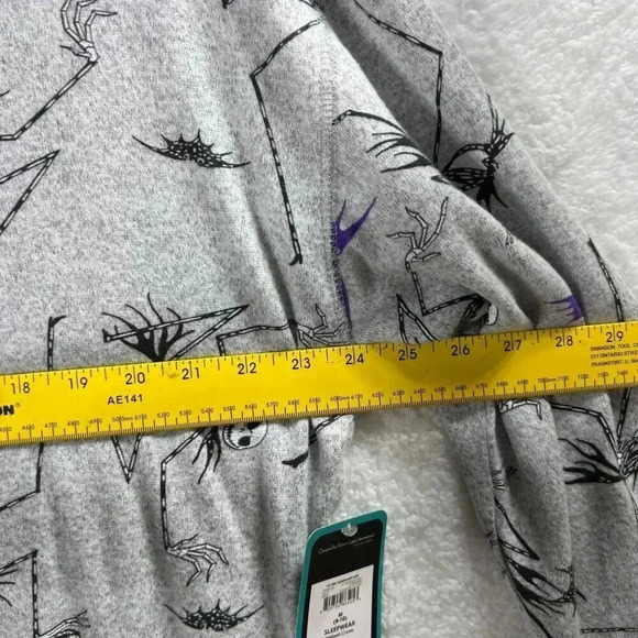Tim Burton The Nightmare Before Christmas NWT Womens M Crew Neck Tunic Sweater - Picture 5 of 9